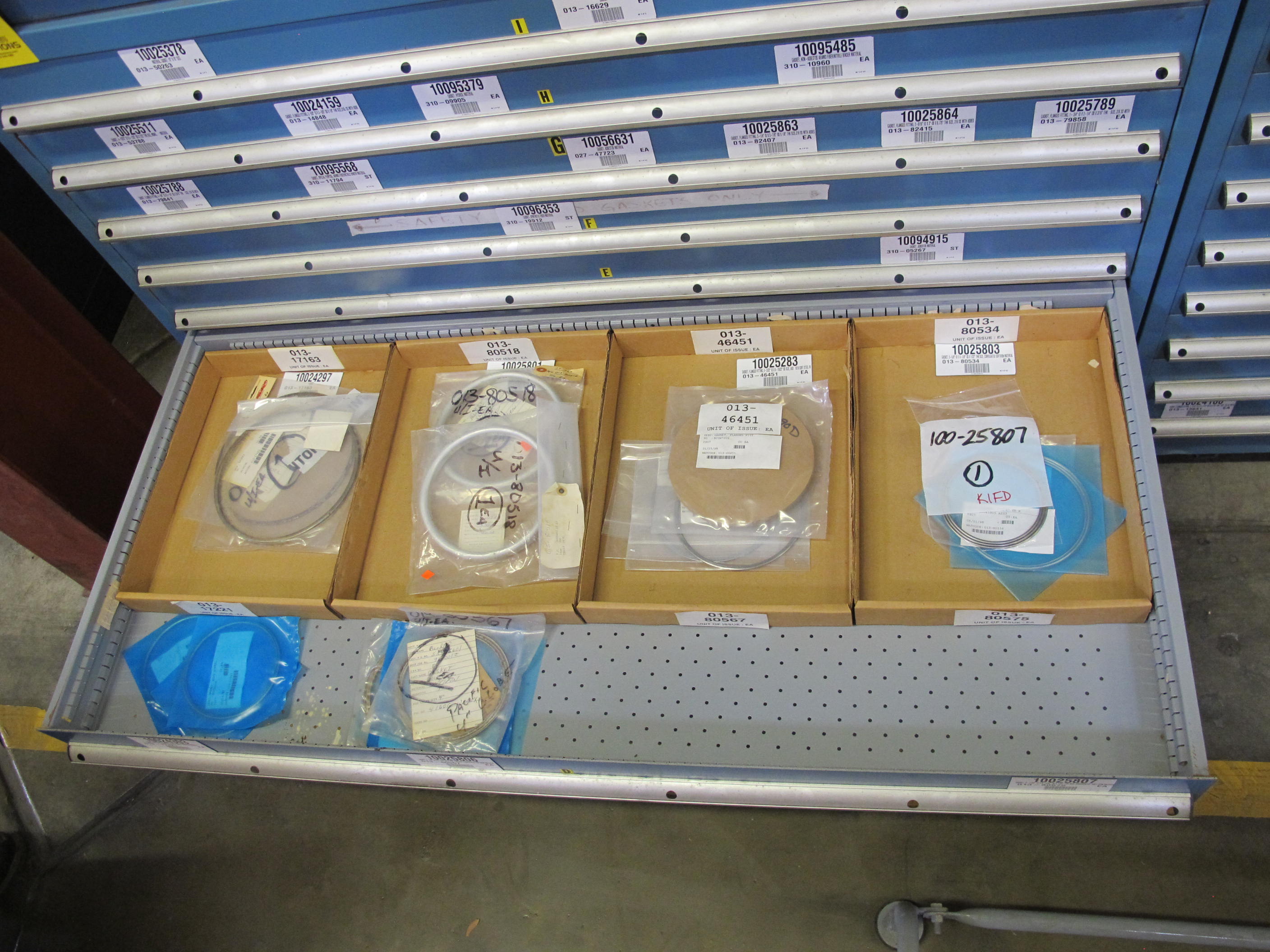 LISTA HEAVY DUTY 9-DRAWER PARTS CABINET W/ CONTENTS (W-50) LOADING & HANDLING FEE $25-